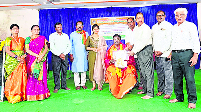 కామర్స్ అధ్యాపక పోస్టు భర్తీకి దరఖాస్తుల ఆహ్వానం1