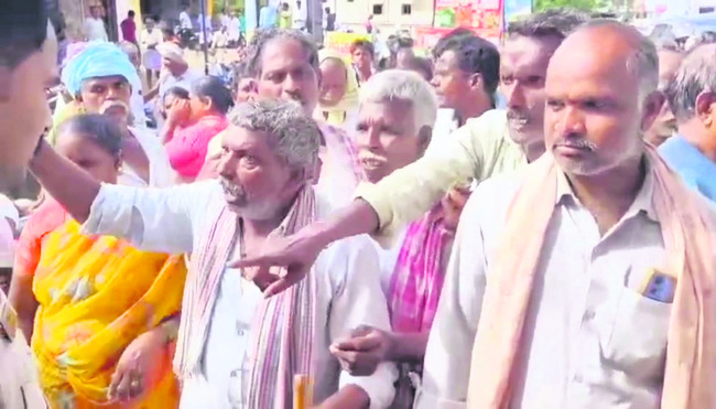 అరకొర యూరియాతో అవస్థలు 1