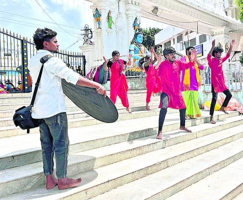 ఎములాడ.. హిట్‌ పాట1