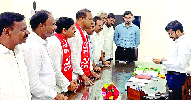 యూరియాకు ఈ–క్రాప్ మెలిక సరికాదు 1