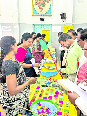 అట్టహాసంగా బోధనోపకరణ మేళా 1