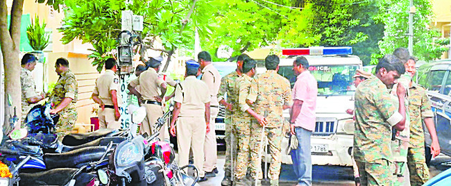 అక్రమ అరెస్ట్లతో అడ్డుకోలేరు ! 1