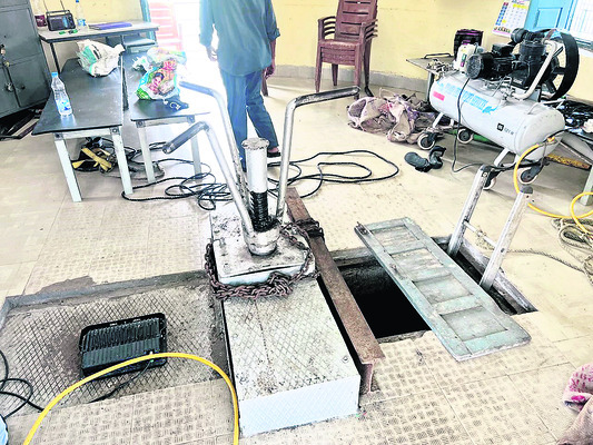 కిన్నెరసాని గేటుకు మరమ్మతులు1