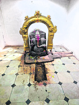 నంది వ్రిగహం చోరీ 1