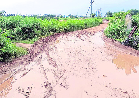 జాడలేని అప్రోచ్‌ రోడ్డు1