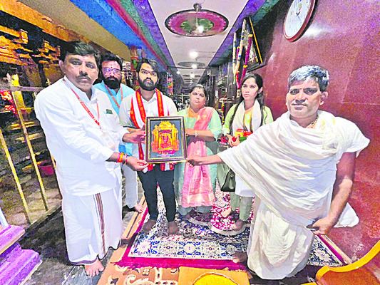 బ్రహ్మోత్సవాల ఆహ్వాన పత్రిక ఆవిష్కరణ 1