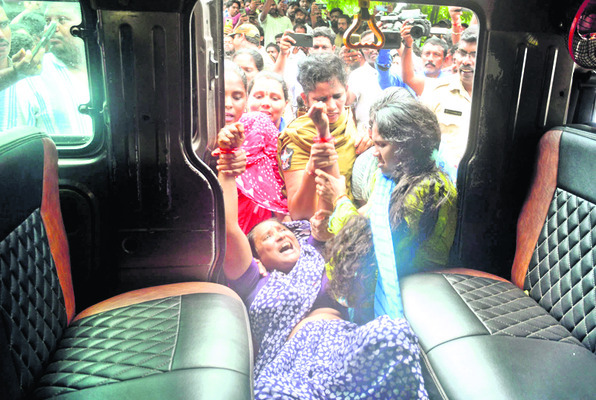 కూటమిలో కూల్చివేతల కల్లోలం2