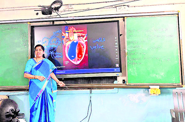సర్కార్‌ బడి @ 752