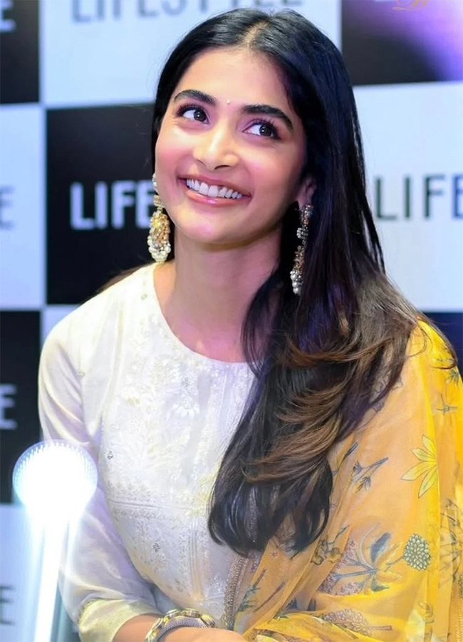 Actress Pooja Hegde buzz in Madhapur Photos 12