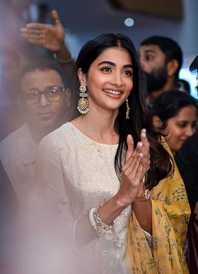 Actress Pooja Hegde buzz in Madhapur Photos 15