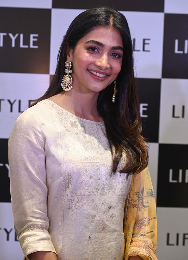 Actress Pooja Hegde buzz in Madhapur Photos 6