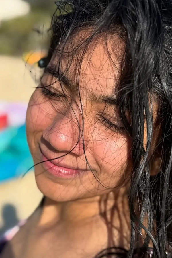 Actress Sai Pallavi enjoying In Beach with her sister Pooja Kannan PHotos5