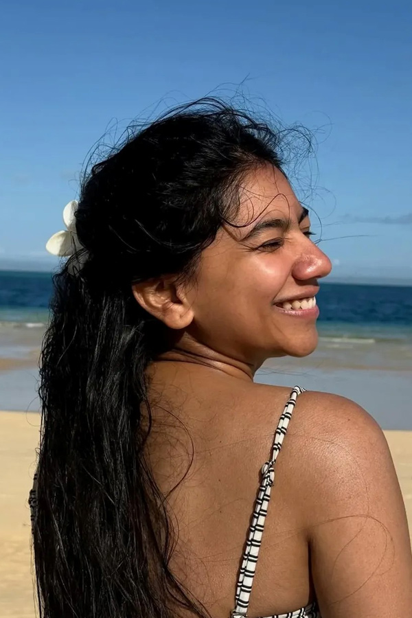 Actress Sai Pallavi enjoying In Beach with her sister Pooja Kannan PHotos6