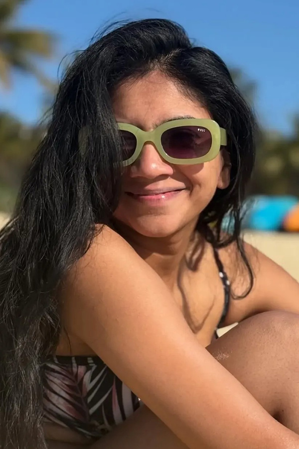 Actress Sai Pallavi enjoying In Beach with her sister Pooja Kannan PHotos10