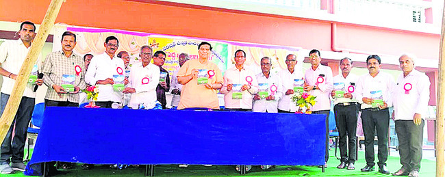 బాలసాహితీవేత్తలను ప్రోత్సహించాలి
2
