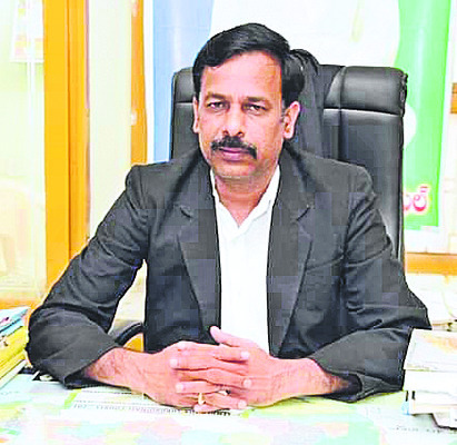 పత్రికా స్వేచ్ఛను హరించటం సిగ్గుచేటు1