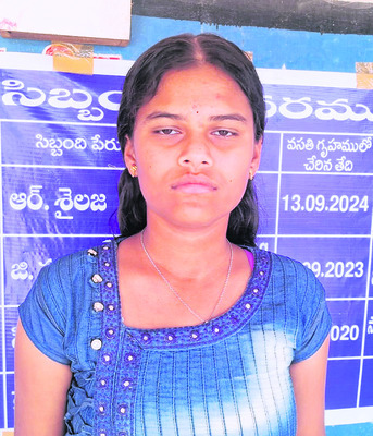 అప్పులు చేసి.. భోజనం!1