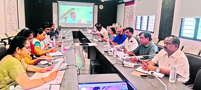 కలెక్టర్‌ను కలిసిన నూతన ఎస్పీ 
1