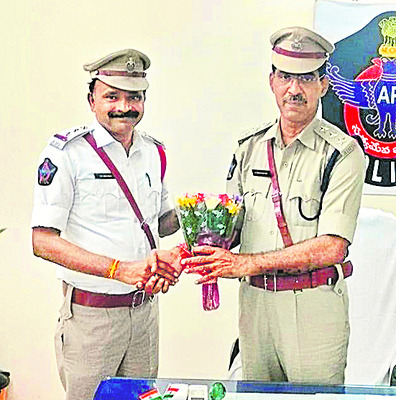 శలపాడులో దెబ్బతిన్న పంట పొలాల పరిశీలన 2