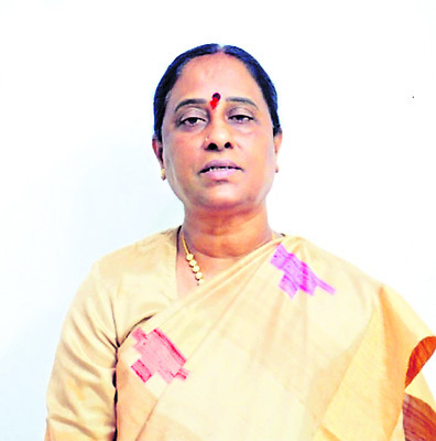 తెలంగాణ సంస్కృతికి ప్రతీక బతుకమ్మ నేడు ఎంగిలి పూలతో వేడ3
