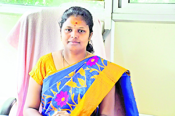 తెలంగాణ సంస్కృతికి ప్రతీక బతుకమ్మ నేడు ఎంగిలి పూలతో వేడ4