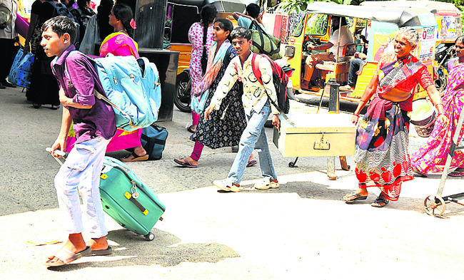 సెలవులొచ్చాయ్‌.. చలోచలో2