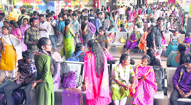 సెలవులొచ్చాయ్‌.. చలోచలో1