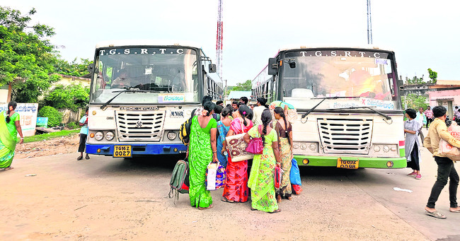 ఆర్టీసీ బస్సుల్లో రద్దీ1