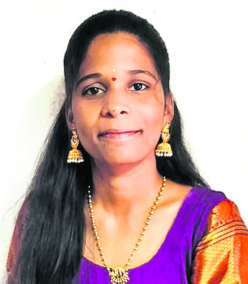 తల్లి మందలించిందని   యువతి ఆత్మహత్య  
2