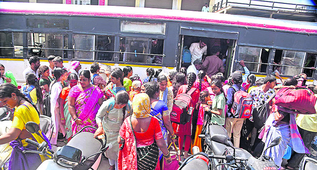 సెలవుల పూట.. ఇంటి బాట1