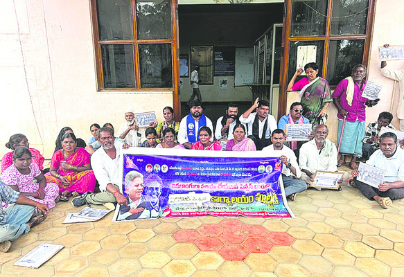 హామీలు అమలు చేయాలి1