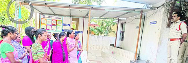 హాస్టల్‌ భవనాన్ని మార్చండి
1