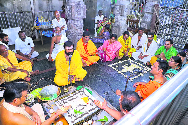 హాస్టల్‌ భవనాన్ని మార్చండి
2