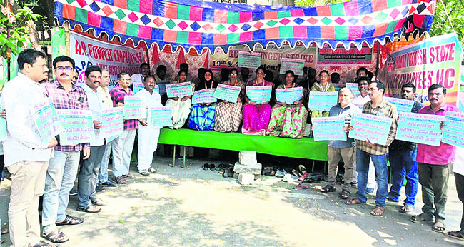 కార్మిక ఒప్పందాలు అమలు చేయాలి 1