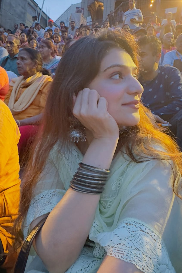 Actress Siya Gautam visited Varanasi Photos6