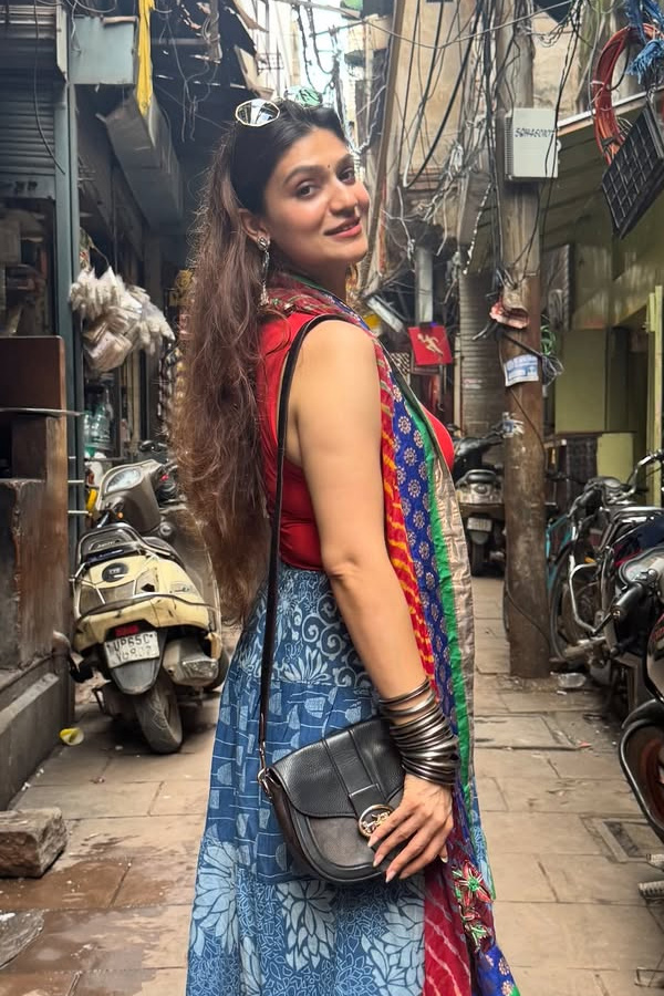 Actress Siya Gautam visited Varanasi Photos2