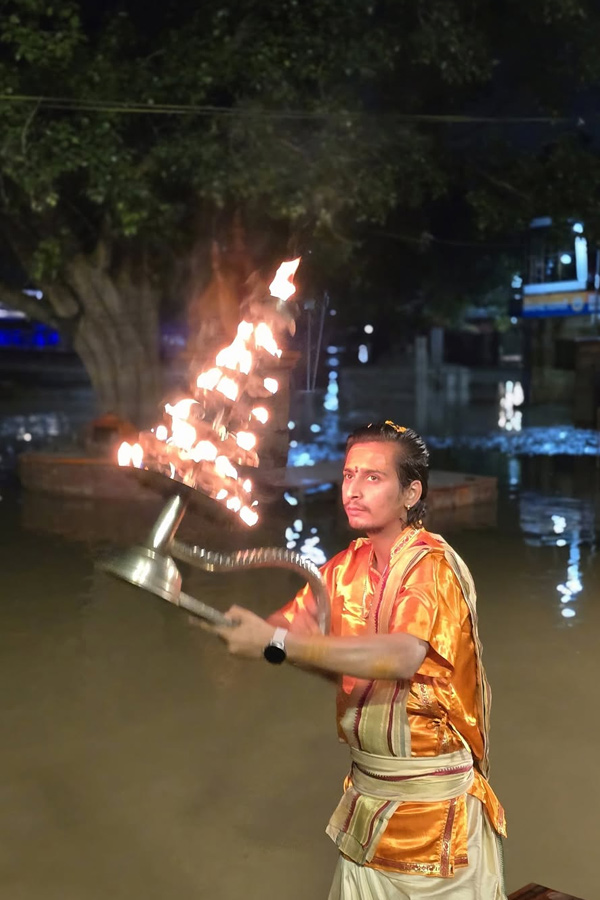 Actress Siya Gautam visited Varanasi Photos12
