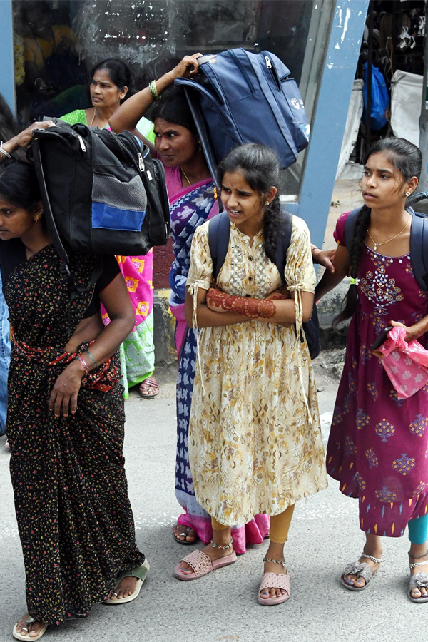 Heavy Rush At bus ANd Railway stations During Dussehra Holidays Photos2