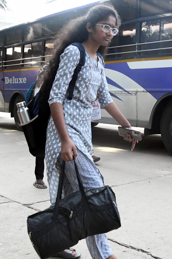 Heavy Rush At bus ANd Railway stations During Dussehra Holidays Photos4