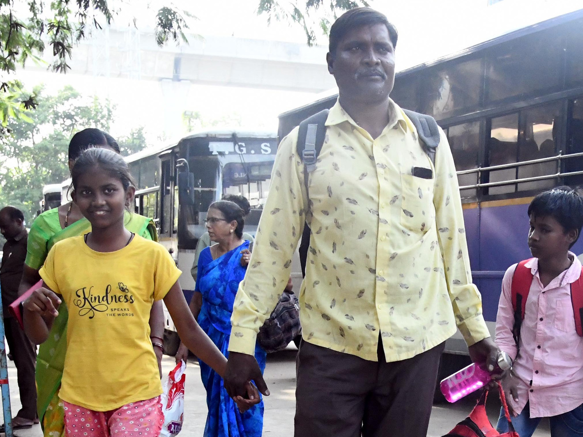 Heavy Rush At bus ANd Railway stations During Dussehra Holidays Photos5