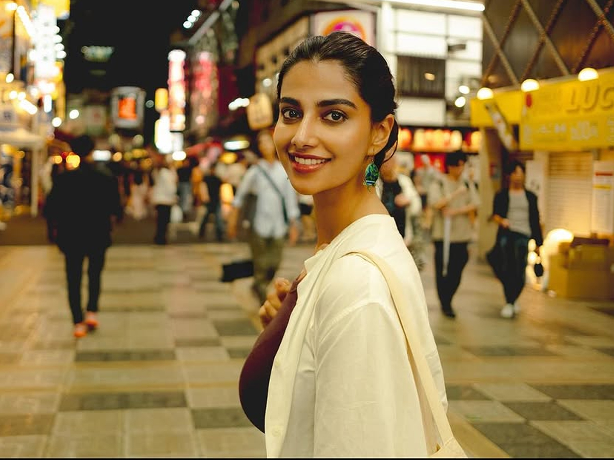 Meenakshi can't forget the memories of the Japan tour (Photos)15