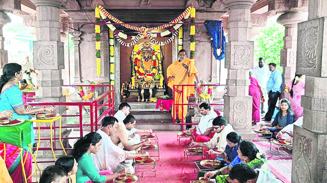 జోగుళాంబ క్షేత్రంలో భక్తుల సందడి 2
