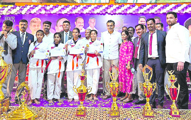 జెడ్పీహెచ్‌ఎస్‌ విద్యార్థులకు వ్యాసరచన పోటీలు 
1