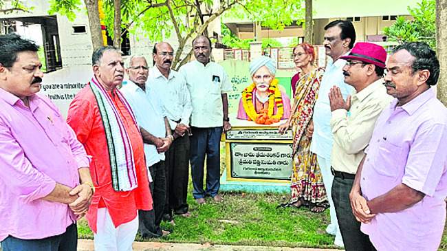 ఆదిత్యుని సన్నిధిలో  హైకోర్టు జడ్జి జస్టిస్‌ సుబ్బారెడ్3