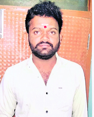 మహిళ మెడలో  చైన్‌ అపహరణ 
1