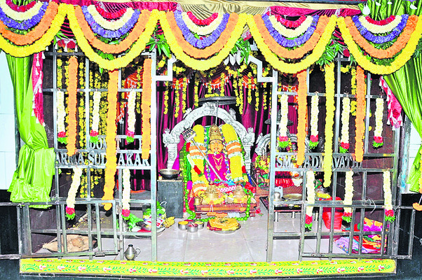 మమ్మేలు తల్లీ..1
