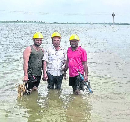 విద్యుత్‌ ఫీడర్‌ లైన్‌పై పిడుగు1