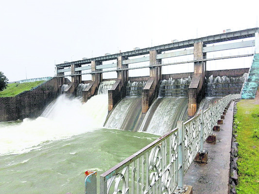 కడెం ప్రాజెక్టుకు  కొనసాగుతున్న ఇన్‌ఫ్లో
1
