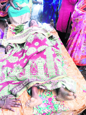 పాము కాటుకు ఇద్దరు మహిళల మృతి 
1