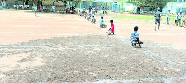 మల్లన్న సేవలో   అడిషనల్‌ కలెక్టర్‌1